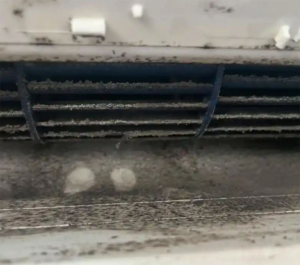 丰台空调吹的风有股烧焦味是怎么回事